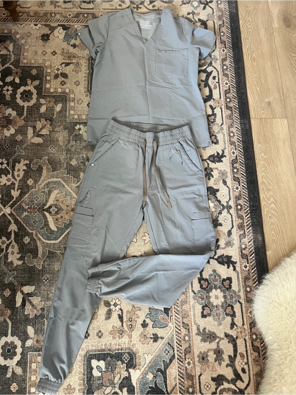 Light Gray FIGS Scrubs Set (High Waisted Joggers)- Size Small